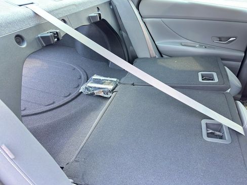 New 2025 Hyundai Elantra SEL image 39