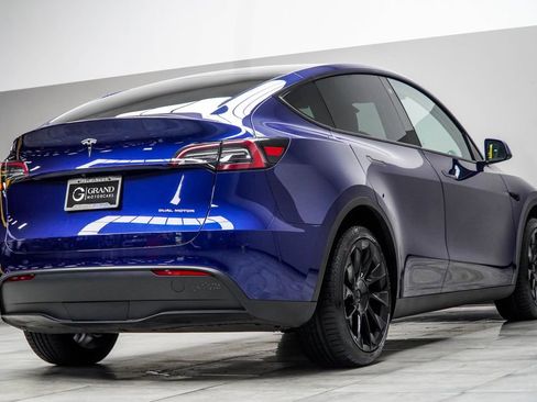 Used 2023 Tesla Model Y Long Range AWD/4WD image 13
