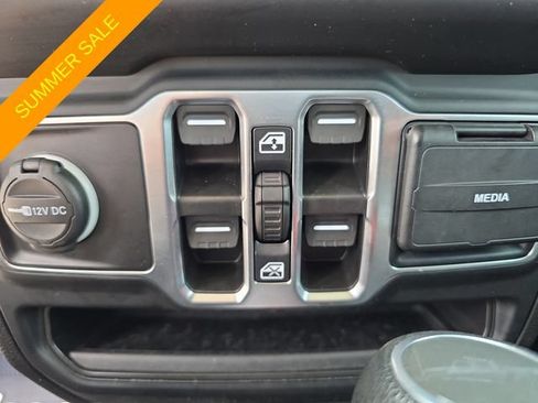 Used 2023 Jeep Gladiator Sport AWD/4WD image 16