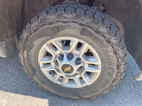 Used 2023 Chevrolet Silverado 2500 LT w/ Convenience Package image 5