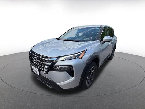 Used 2025 Nissan Rogue SV FWD image 3