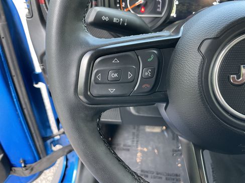 Used 2025 Jeep Wrangler Unlimited Rubicon w/ Convenience Group AWD/4WD image 18