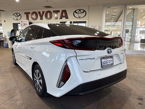 Certified 2020 Toyota Prius Prime Limited FWD image 8