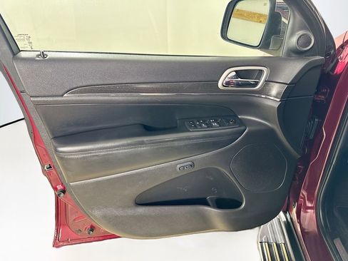 Used 2018 Jeep Grand Cherokee Limited image 11
