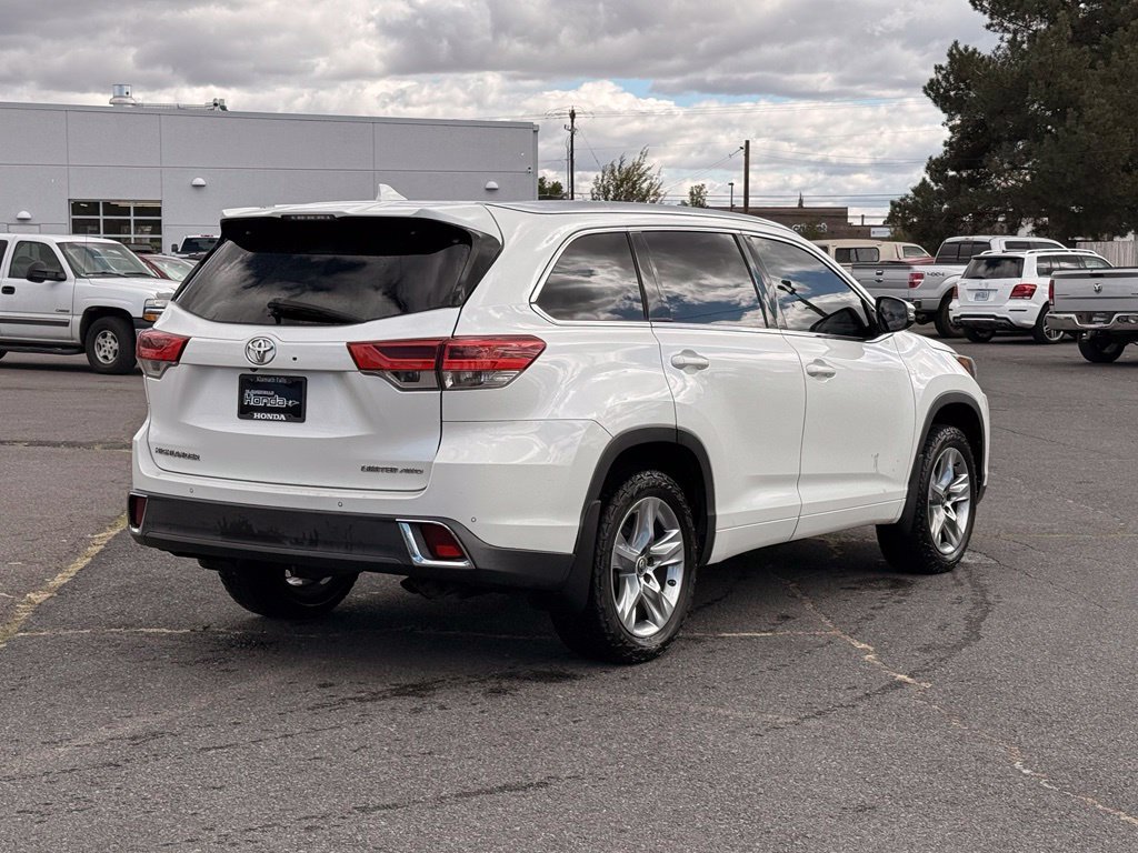 Used 2017 Toyota Highlander Limited AWD/4WD image 5