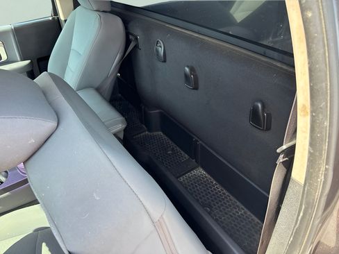 Used 2018 RAM 1500 Express RWD image 12