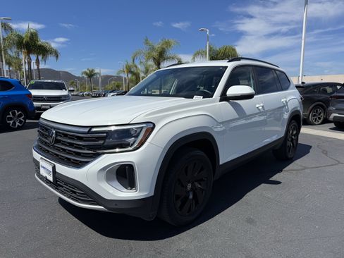 Used 2024 Volkswagen Atlas SE FWD image 6