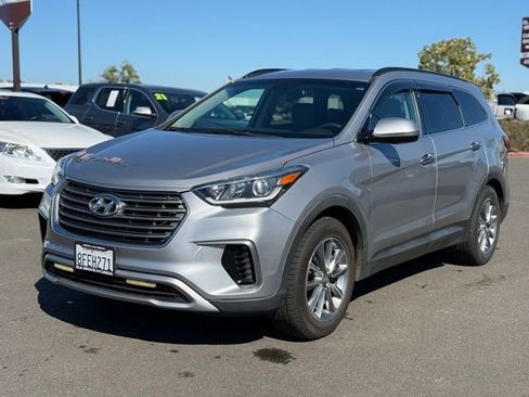 Used 2018 Hyundai Santa Fe SE image 3