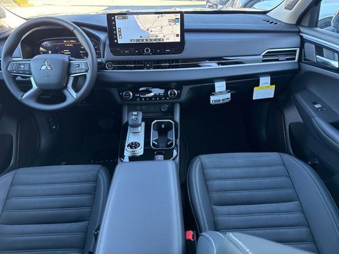 New 2025 Mitsubishi Outlander SE image 22