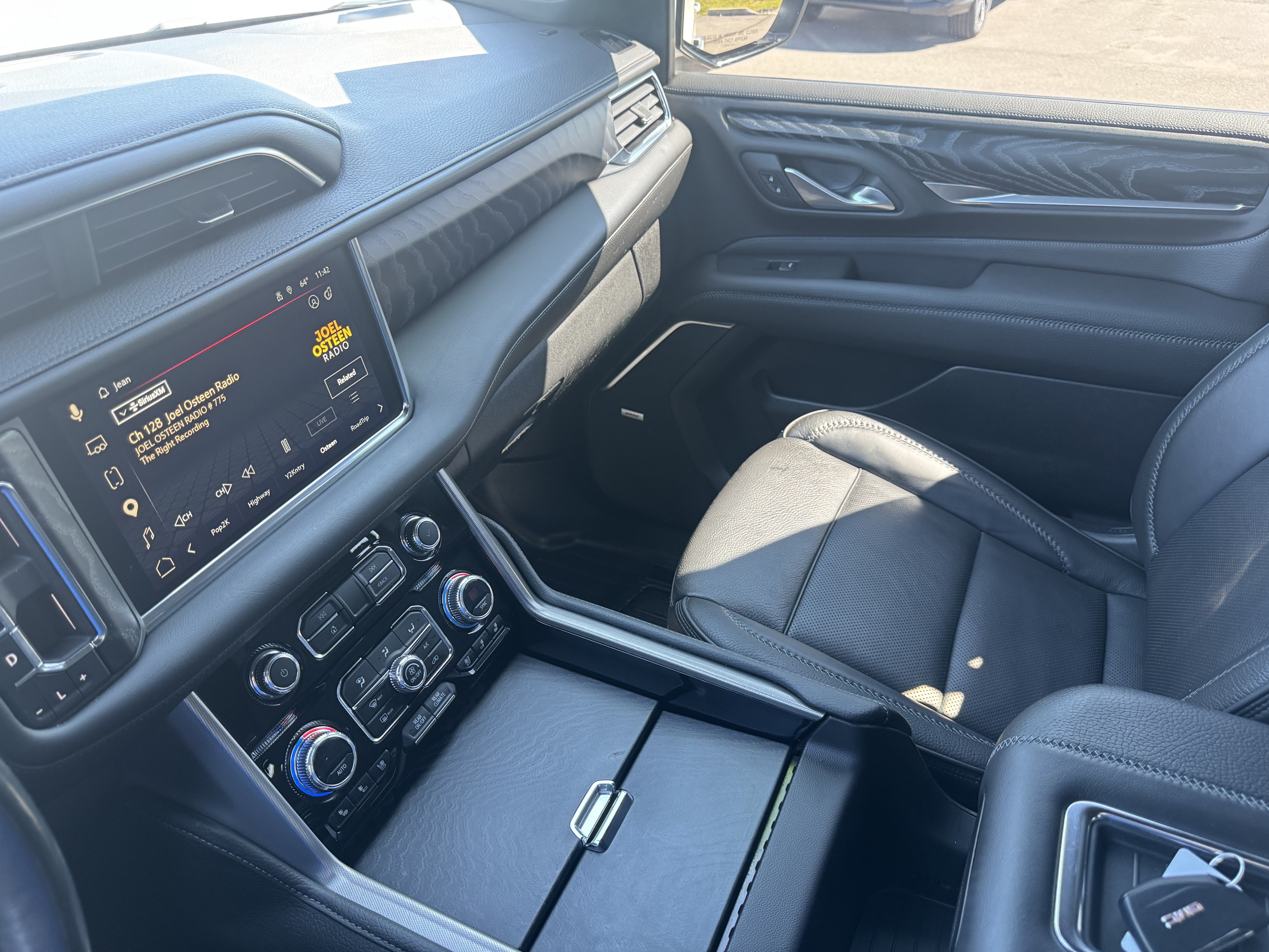 Used 2023 GMC Yukon XL Denali AWD/4WD image 22