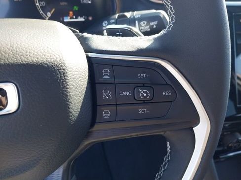 New 2025 Jeep Grand Cherokee Laredo image 10