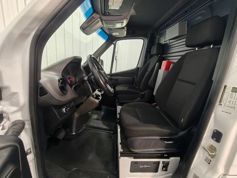 Used 2022 Mercedes-Benz Sprinter 1500 image 24