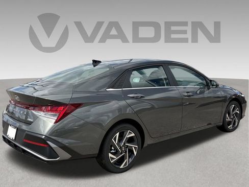 New 2026 Hyundai Elantra Limited FWD image 8