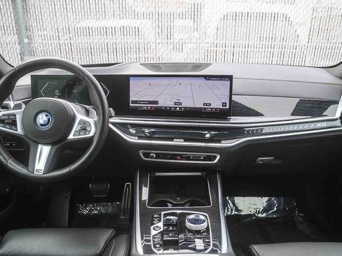 Used 2025 BMW X5 xDrive50e w/ Executive Package image 9