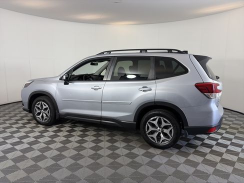 Used 2024 Subaru Forester Premium AWD/4WD image 8