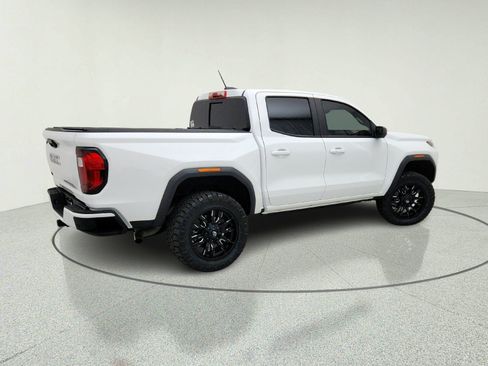 Used 2025 GMC Canyon AT4 w/ Technology Plus Package AWD/4WD image 8