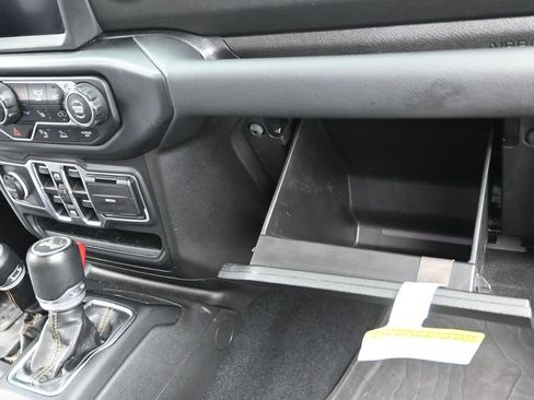 Used 2023 Jeep Wrangler Unlimited Sahara image 36