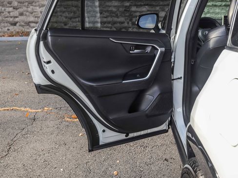 Used 2022 Toyota RAV4 XSE image 19