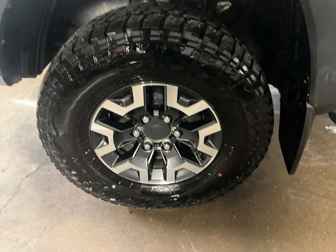 Used 2017 Toyota Tacoma TRD Off-Road w/ Tow Package (A/T) AWD/4WD image 14