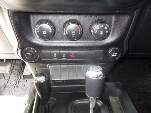 Used 2018 Jeep Wrangler Unlimited Sport S AWD/4WD image 13