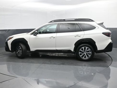 Used 2024 Subaru Outback Premium image 3
