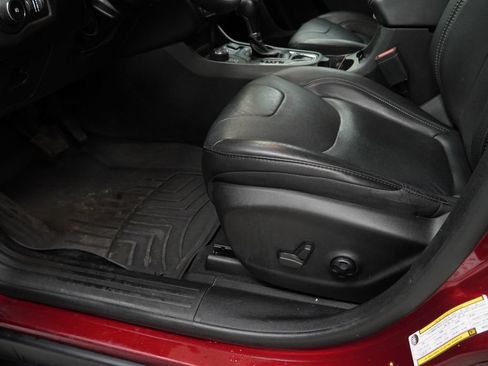 Certified 2021 Jeep Cherokee Latitude Lux AWD/4WD image 37