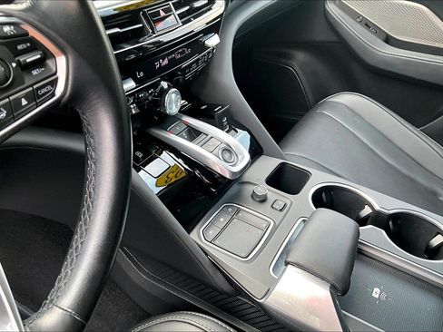 Used 2023 Acura MDX SH-AWD w/ Technology Package image 16