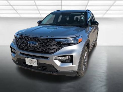 Used 2024 Ford Explorer XLT w/ Equipment Group 202A image 29