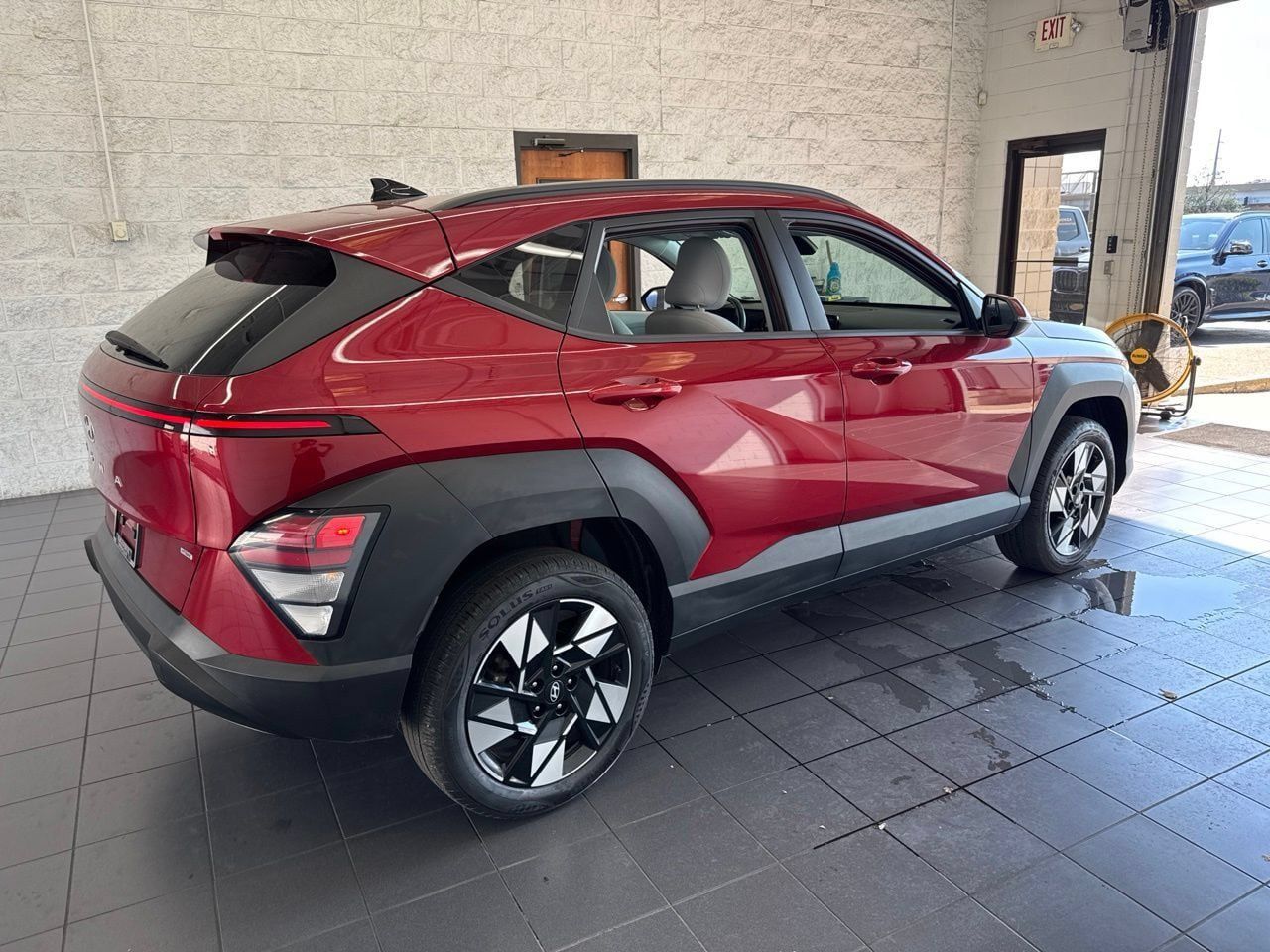 Used 2025 Hyundai Kona SEL AWD/4WD image 8
