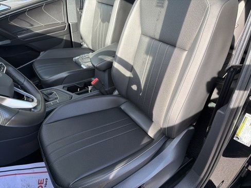 Used 2023 Volkswagen Tiguan SE R-Line image 16