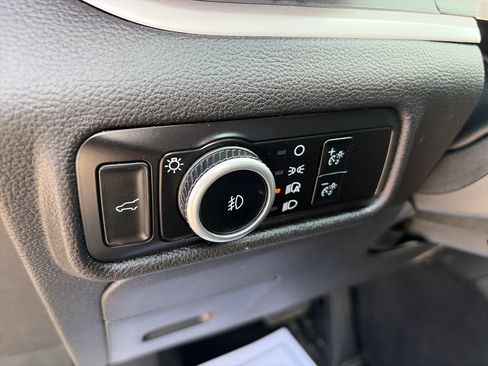 Used 2024 Ford Explorer XLT w/ Equipment Group 202A AWD/4WD image 17