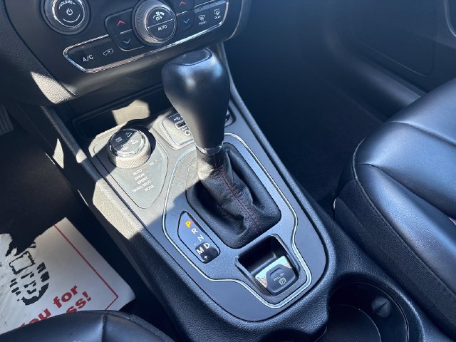 Used 2023 Jeep Cherokee Trailhawk AWD/4WD image 18