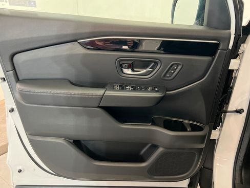 Used 2025 Honda Pilot Touring image 15
