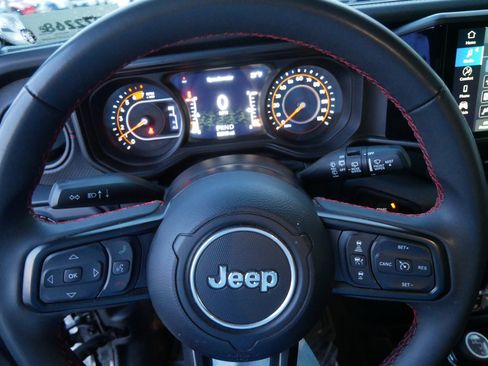 Used 2024 Jeep Wrangler Unlimited Rubicon image 23