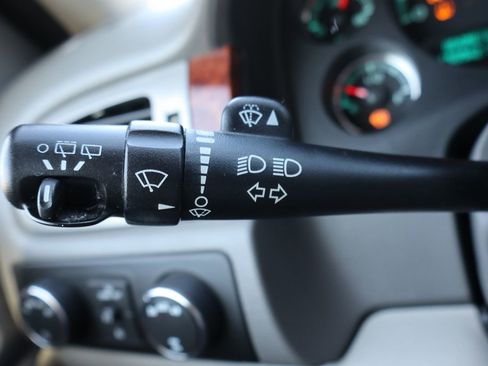 Used 2013 Chevrolet Suburban LT image 33