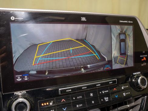 Used 2021 Toyota Highlander Platinum image 17