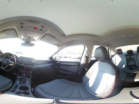 Used 2025 Volkswagen Jetta SE image 38