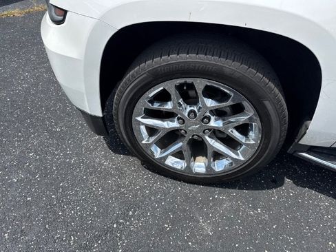 Used 2018 Chevrolet Suburban Premier AWD/4WD image 9