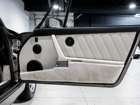Used 1990 Porsche 911 Carrera image 25