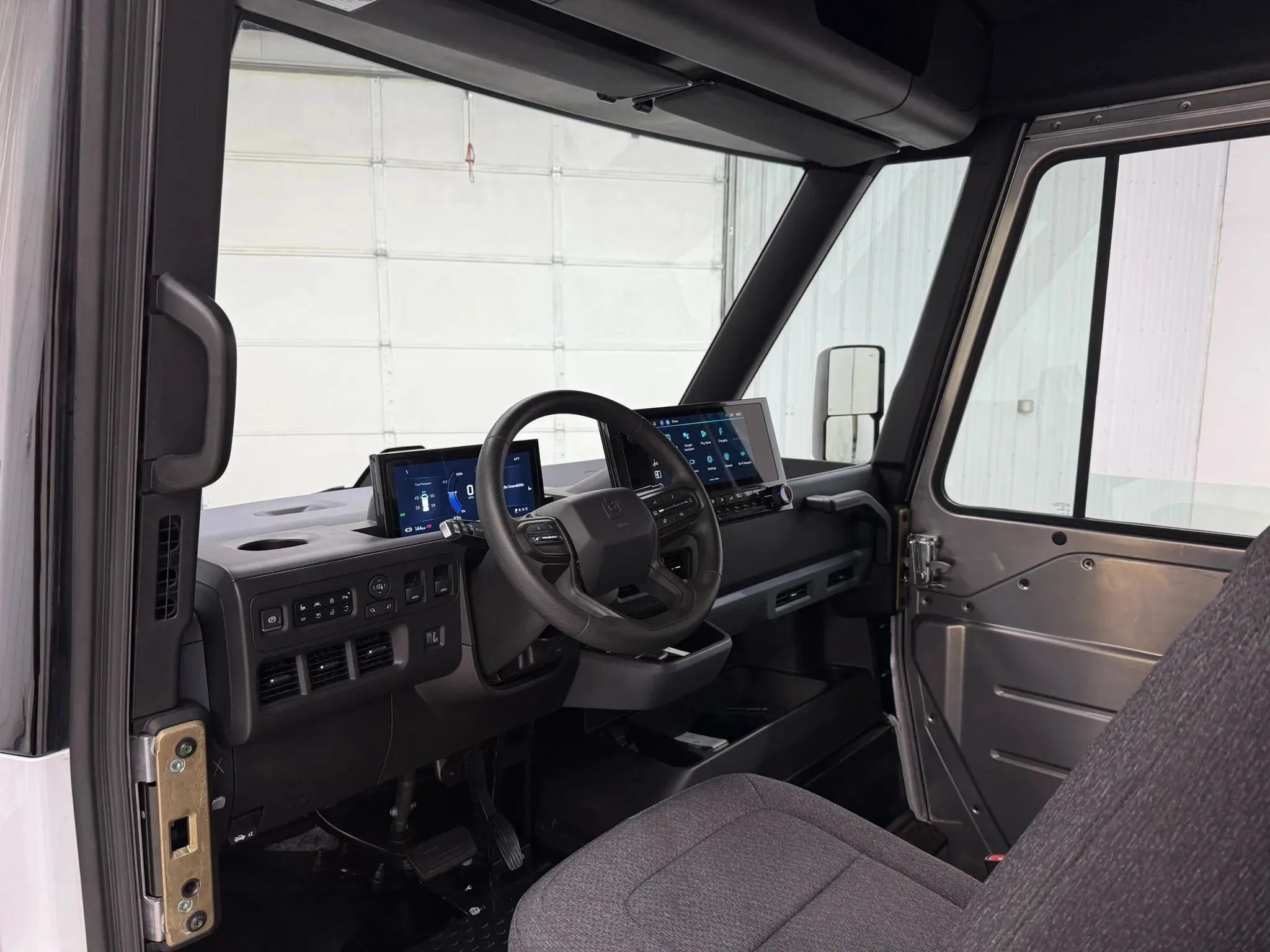 Used 2023 Chevrolet Brightdrop 600 w/ Active Safety Package 2 AWD/4WD image 12