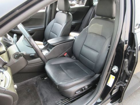 Used 2018 Chevrolet Malibu LT w/ Leather Package FWD image 17