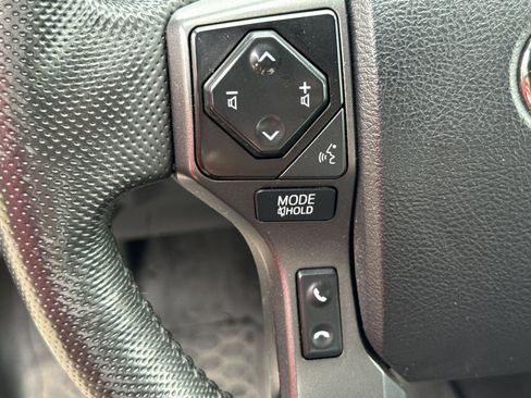 Used 2022 Toyota Tacoma TRD Off-Road image 7