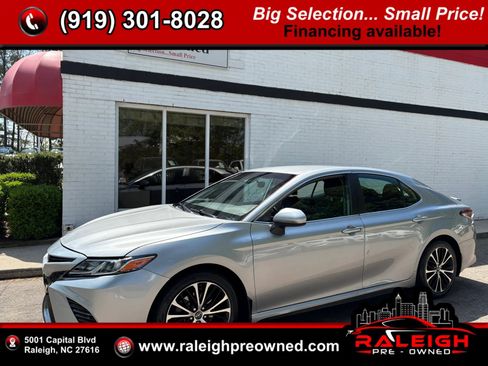 Used 2019 Toyota Camry SE image 1