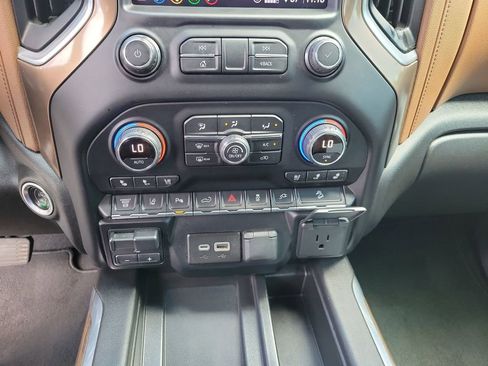 Used 2020 Chevrolet Silverado 3500 High Country w/ Z71 Off-Road Package AWD/4WD image 32