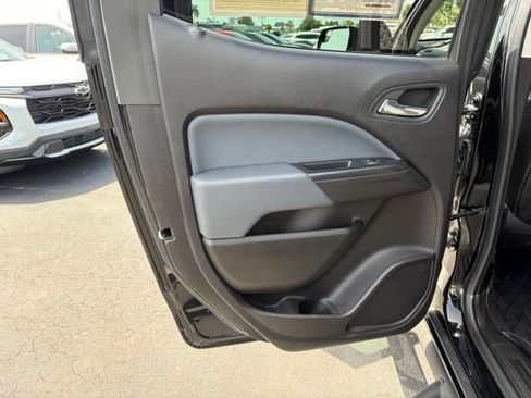 Used 2019 Chevrolet Colorado Z71 w/ Z71 Midnight Edition AWD/4WD image 13
