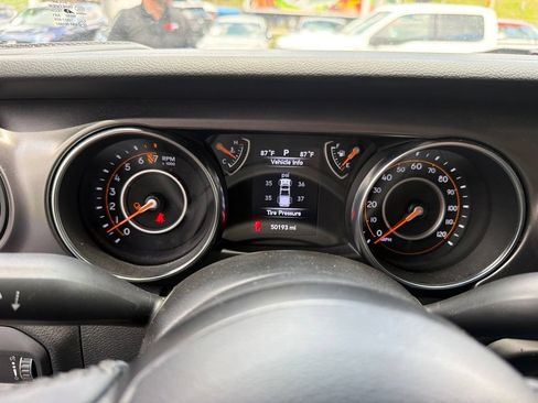 Used 2023 Jeep Gladiator Sport AWD/4WD image 3