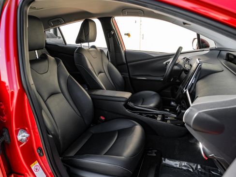 Used 2021 Toyota Prius Prime XLE image 32