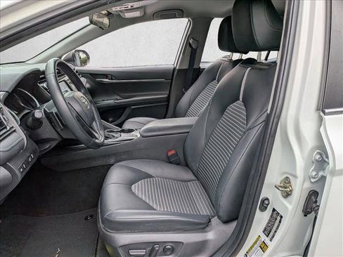 Used 2020 Toyota Camry SE image 15