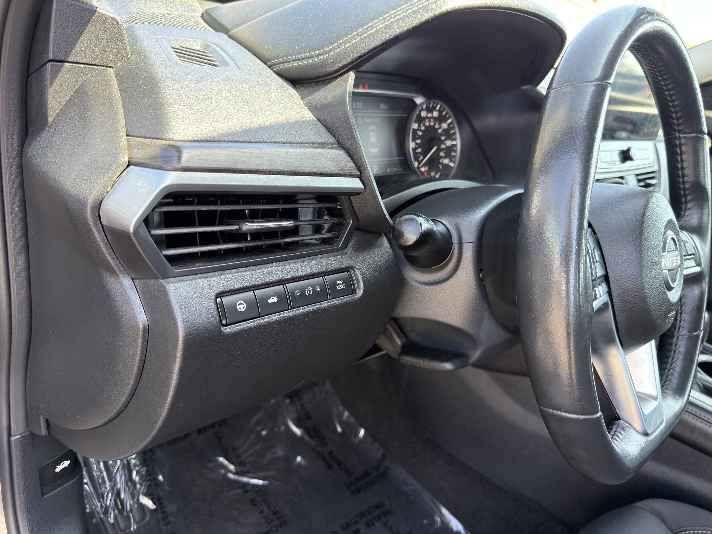 Used 2024 Nissan Altima 2.5 SV w/ SV Premium Package FWD image 24