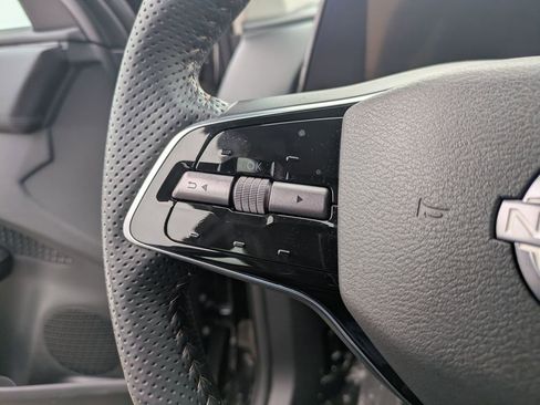 Used 2023 Nissan Ariya FWD image 18